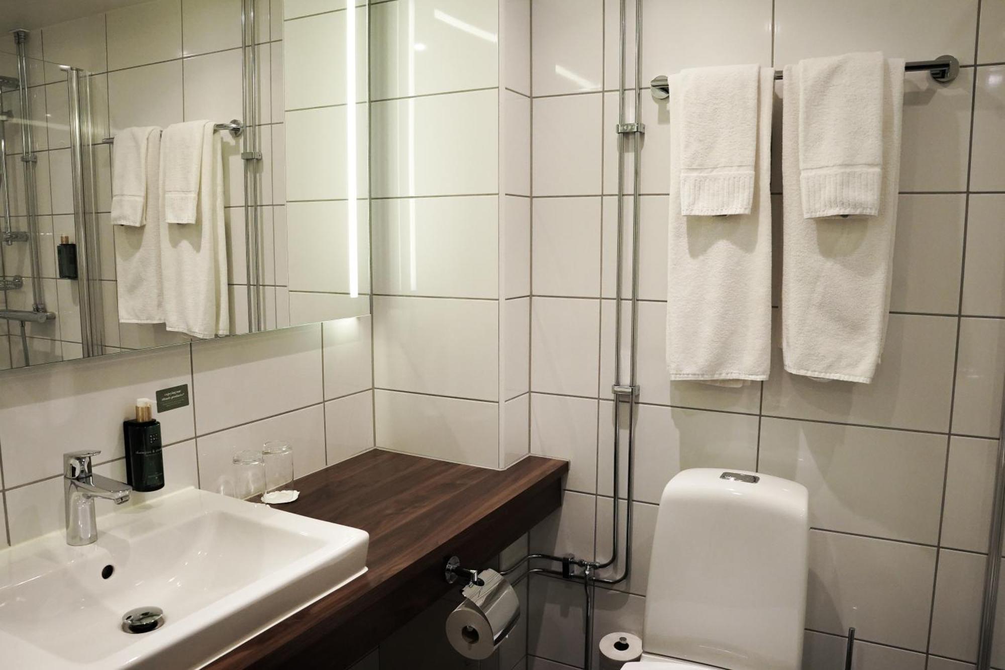Home Hotel Kompaniet Нюшьопинг Екстериор снимка