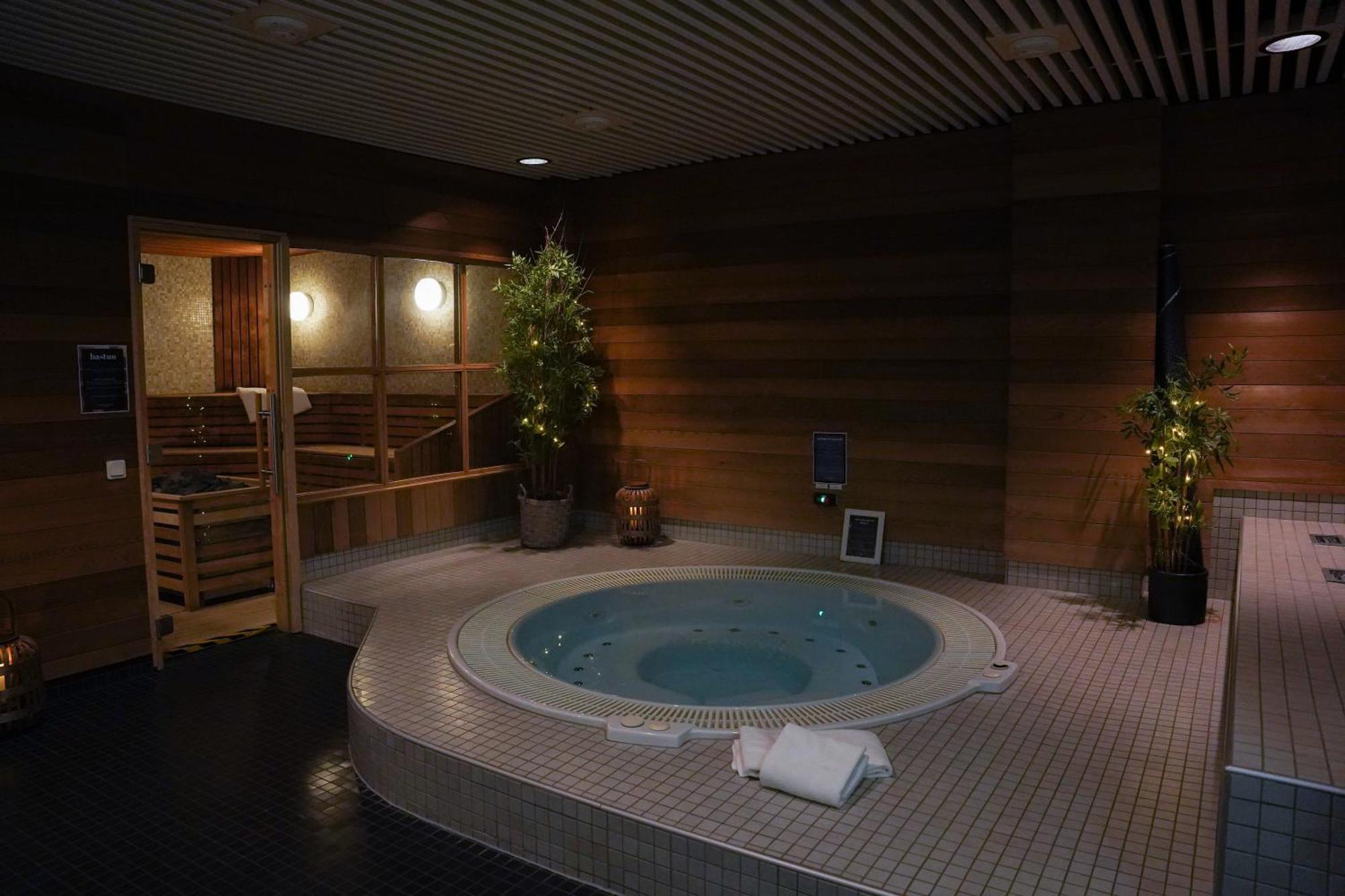 Home Hotel Kompaniet Нюшьопинг Екстериор снимка